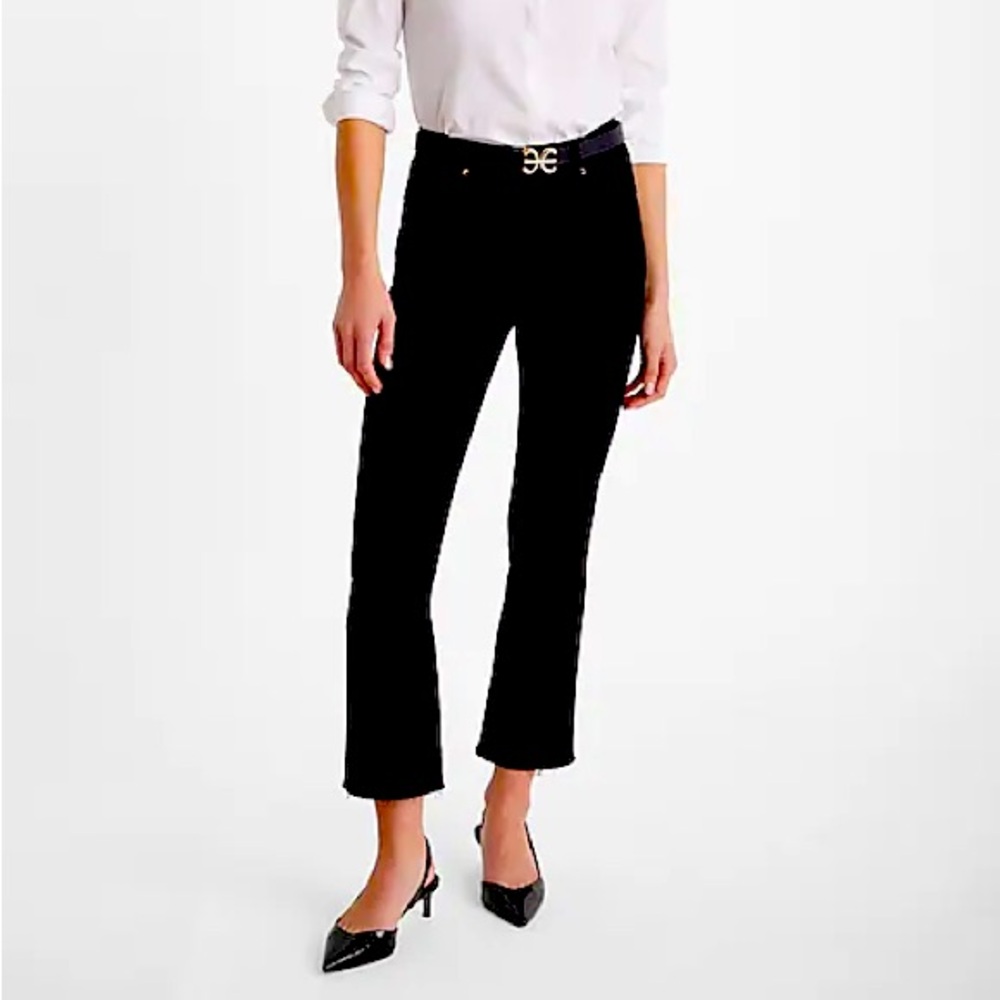 NWOT Express High Waisted Black Rinse Raw Hem FlexX Cropped Flare Jeans Sz M